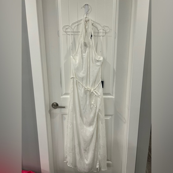 White, Textured Midi Dress - Picture 3 of 4